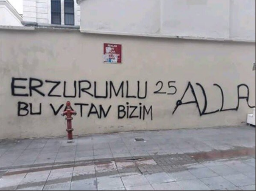 Kadıköy'de kilise duvarına ırkçı yazı